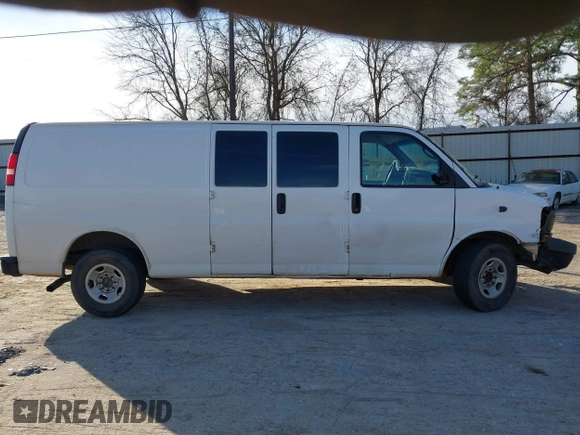 2014 GMC Savana Cargo z VIN 1GTW7GCA2E1169201, wystawiony jako IAAI lot #41648525 z przebiegiem 462 975 mil mil oraz . Historia ofert i sprzedaży dostępna na DreamBid. Obrazek 13.