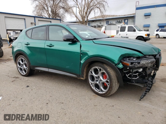 2024 Alfa Romeo Tonale Veloce z VIN ZASPATDW7R3055525, wystawiony jako Copart lot #45515505 z przebiegiem 4 503 mil mil oraz Szkoda całkowita • Salvage title. Historia ofert i sprzedaży dostępna na DreamBid. Obrazek 4.