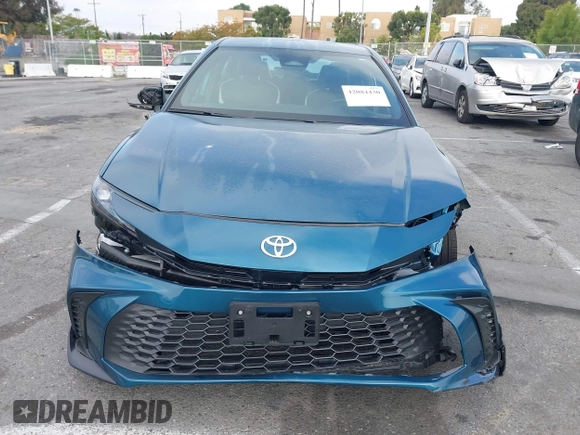 2025 Toyota Camry LE z VIN 4T1DAACK3SU571104, wystawiony jako IAAI lot #42084430 z przebiegiem 1 013 mil mil oraz . Historia ofert i sprzedaży dostępna na DreamBid. Obrazek 12.