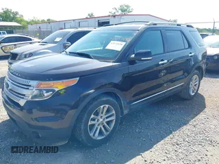 2014 Ford Explorer XLT z VIN 1FM5K7D86EGA27075, wystawiony jako IAAI lot #42572920 z przebiegiem 249 001 mil mil oraz . Historia ofert i sprzedaży dostępna na DreamBid. Obrazek 2.