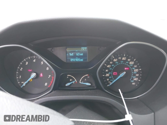 2012 Ford Focus SE z VIN 1FAHP3F24CL102600, wystawiony jako IAAI lot #42169855 z przebiegiem 91 905 mil mil oraz . Historia ofert i sprzedaży dostępna na DreamBid. Obrazek 7.