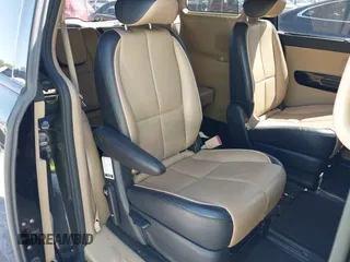 2017 Kia Sedona EX with VIN KNDMC5C13H6263232, listed as a IAAI auction lot 41733170 with 102,026 mi miles. Bid and sale history available at carsss.com. Image 8.