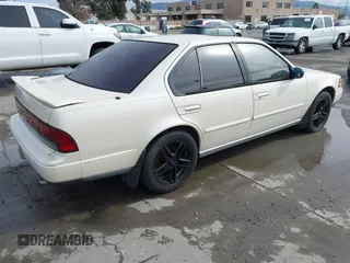 1993 Nissan Maxima z VIN JN1EJ01F6PT417978, wystawiony jako IAAI lot #41542899 z przebiegiem 194 433 mil mil oraz . Historia ofert i sprzedaży dostępna na DreamBid. Obrazek 4.