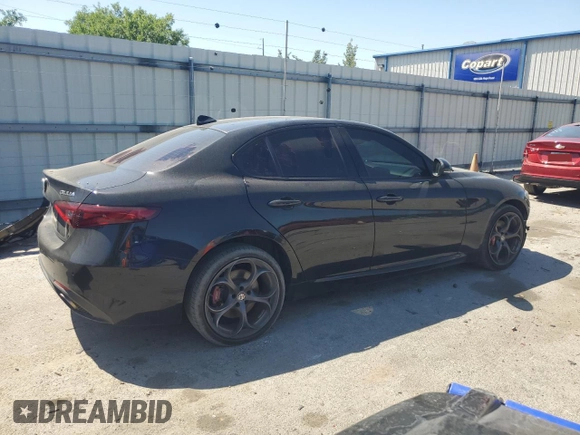 2018 Alfa Romeo Giulia Ti Lusso z VIN ZARFAEEN5J7566856, wystawiony jako Copart lot #52622205 z przebiegiem 68 656 mil mil oraz Szkody całkowita. Historia ofert i sprzedaży dostępna na DreamBid. Obrazek 3.