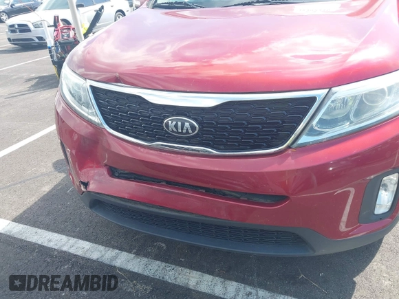 2015 Kia Sorento LX z VIN 5XYKTCA61FG651628, wystawiony jako IAAI lot #42492219 z przebiegiem 111 829 mil mil oraz . Historia ofert i sprzedaży dostępna na DreamBid. Obrazek 6.