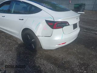 2023 Tesla Model 3 z VIN 5YJ3E1EA9PF576610, wystawiony jako IAAI lot #42206777 z przebiegiem 21 658 mil mil oraz . Historia ofert i sprzedaży dostępna na DreamBid. Obrazek 6.