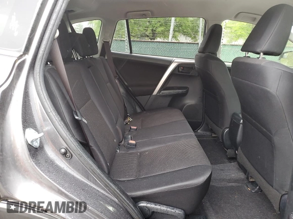 2017 Toyota RAV4 LE z VIN JTMZFREV5HJ130828, wystawiony jako Copart lot #58400825 z przebiegiem 99 116 mil mil oraz Szkoda całkowita • Salvage title. Historia ofert i sprzedaży dostępna na DreamBid. Obrazek 11.