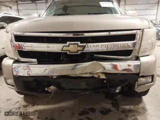 2007 Chevrolet Silverado 1500 LT w/1LT with VIN 3GCEK13307G545178, listed as a IAAI auction lot 41364329 with 241,256 mi miles. Bid and sale history available at carsss.com. Image 6.