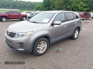2014 Kia Sorento LX z VIN 5XYKTCA63EG503298, wystawiony jako IAAI lot #42372695 z przebiegiem 106 711 mil mil oraz . Historia ofert i sprzedaży dostępna na DreamBid. Obrazek 2.