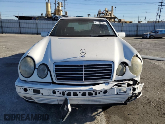 1998 Mercedes-Benz E-Class with VIN WDBJF25F3WA566702, listed as a Copart auction lot 81723704 with Not Provided miles and Salvage Title. Bid and sale history available at carsss.com. Image 5.