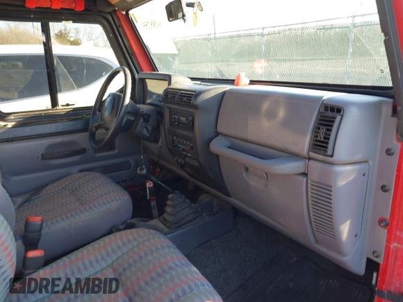 1997 Jeep Wrangler SE z VIN 1J4FY29PXVP476036, wystawiony jako IAAI lot #41882559 z przebiegiem 82 888 mil mil oraz . Historia ofert i sprzedaży dostępna na DreamBid. Obrazek 5.