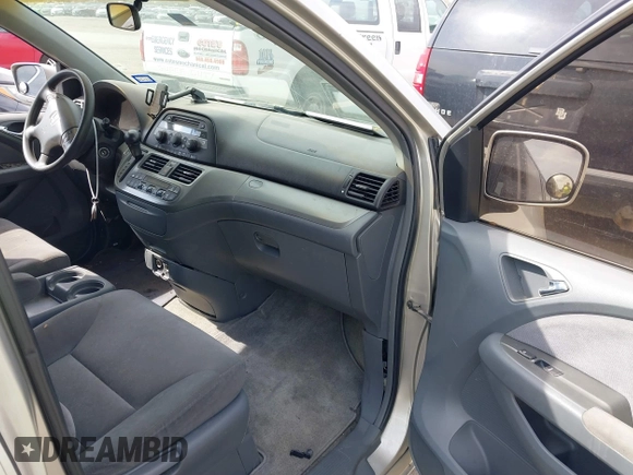 2005 Honda Odyssey EX with VIN 5FNRL38415B039809, listed as a IAAI auction lot 41884459 with 231,258 mi miles. Bid and sale history available at carsss.com. Image 5.
