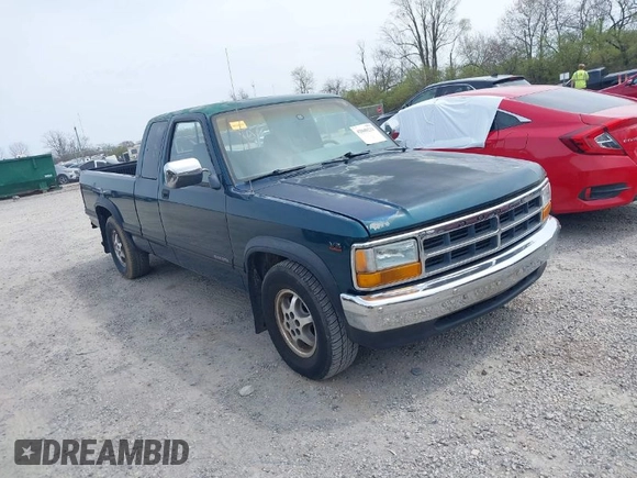 1996 Dodge Dakota z VIN 1B7GL23X2TS583075, wystawiony jako IAAI lot #42049233 z przebiegiem 144 020 mil mil oraz . Historia ofert i sprzedaży dostępna na DreamBid. Obrazek 1.