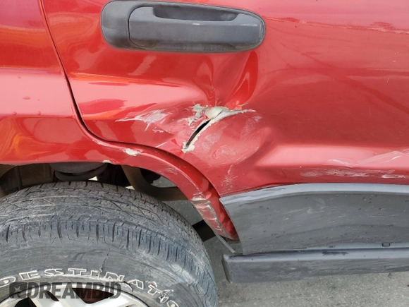 2004 Jeep Grand Cherokee Laredo z VIN 1J4GX48S24C348436, wystawiony jako Copart lot #61930385 z przebiegiem 97 536 mil mil oraz Szkoda całkowita • Salvage title. Historia ofert i sprzedaży dostępna na DreamBid. Obrazek 10.