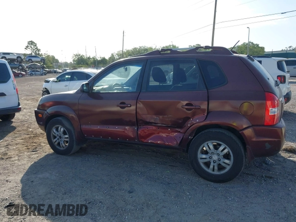 2008 Hyundai Tucson SE with VIN KM8JN12D28U913130, listed as a IAAI auction lot 41915402 with 208,907 mi miles. Bid and sale history available at carsss.com. Image 15.