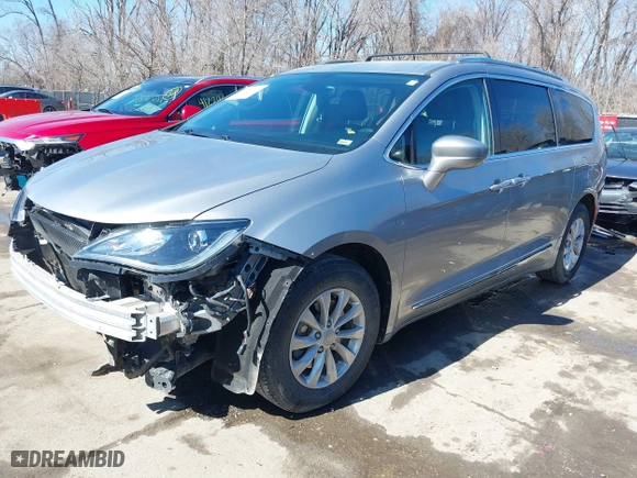2018 Chrysler Pacifica Touring L with VIN 2C4RC1BG7JR119069, listed as a IAAI auction lot 41625349 with 132,862 mi miles. Bid and sale history available at carsss.com. Image 19.