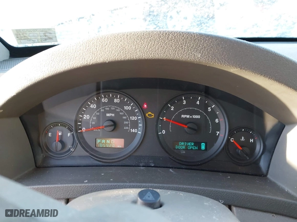2005 Jeep Grand Cherokee Laredo with VIN 1J4HR48N55C561732, listed as a IAAI auction lot 41349373 with 185,920 mi miles. Bid and sale history available at carsss.com. Image 7.