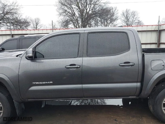 2020 Toyota Tacoma 4WD SR5 with VIN 5TFCZ5AN1LX227753, listed as a IAAI auction lot 41543939 with 35,860 mi miles. Bid and sale history available at carsss.com. Image 14.