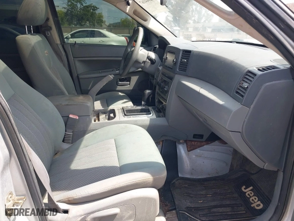 2006 Jeep Grand Cherokee Laredo with VIN 1J4GR48K46C308811, listed as a IAAI auction lot 42044167 with 190,613 mi miles. Bid and sale history available at carsss.com. Image 5.