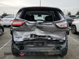 2018 Jeep Cherokee Trailhawk z VIN 1C4PJMBB8JD582506, wystawiony jako Copart lot #47898025 z przebiegiem 72 674 mil mil oraz Szkoda całkowita • Salvage title. Historia ofert i sprzedaży dostępna na DreamBid. Obrazek 6.