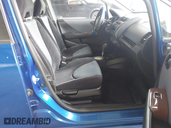 2007 Honda Fit Sport z VIN JHMGD38667S014334, wystawiony jako IAAI lot #42349784 z przebiegiem 176 274 mil mil oraz . Historia ofert i sprzedaży dostępna na DreamBid. Obrazek 5.