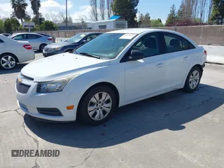 2014 Chevrolet Cruze LS z VIN 1G1PA5SH0E7126636, wystawiony jako IAAI lot #41949492 z przebiegiem 119 658 mil mil oraz . Historia ofert i sprzedaży dostępna na DreamBid. Obrazek 2.