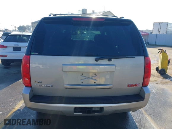 2007 GMC Yukon SLT with VIN 1GKFC13077J253697, listed as a IAAI auction lot 41277881 with 246,059 mi miles. Bid and sale history available at carsss.com. Image 16.