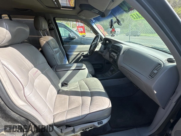 1995 Ford Explorer Eddie Bauer z VIN 1FMDU34X3SUB61478, wystawiony jako Copart lot #54438555 z przebiegiem 175 167 mil mil oraz Czysty tytuł • Clean title. Historia ofert i sprzedaży dostępna na DreamBid. Obrazek 5.