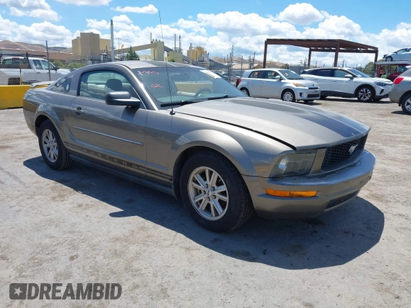 2005 Ford Mustang Deluxe z VIN 1ZVFT80N755155096, wystawiony jako IAAI lot #42251557 z przebiegiem 232 186 mil mil oraz . Historia ofert i sprzedaży dostępna na DreamBid. Obrazek 1.