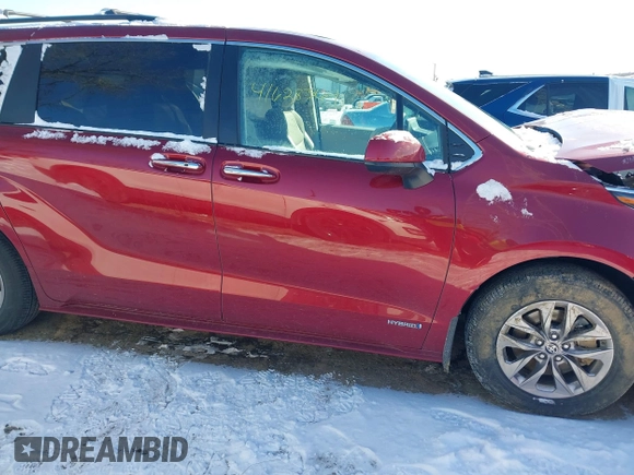 2021 Toyota Sienna XLE with VIN 5TDYSKFC8MS030845, listed as a IAAI auction lot 41628364 with 63,671 mi miles. Bid and sale history available at carsss.com. Image 14.