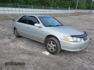 2001 Toyota Camry CE z VIN 4T1BG22K31U044840, wystawiony jako IAAI lot #42201413 z przebiegiem 229 120 mil mil oraz . Historia ofert i sprzedaży dostępna na DreamBid. Obrazek 1.