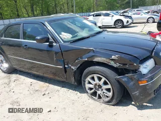 2008 Chrysler 300 Touring with VIN 2C3LA53G78H272475, listed as a IAAI auction lot 41998387 with 177,858 mi miles. Bid and sale history available at carsss.com. Image 6.