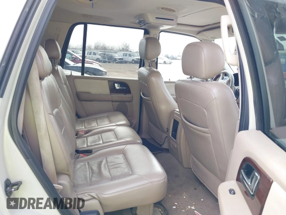 2006 Ford Expedition Limited with VIN 1FMFU19506LA80969, listed as a IAAI auction lot 41550590 with 191,862 mi miles. Bid and sale history available at carsss.com. Image 8.