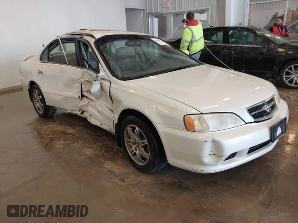 2000 Acura TL with VIN 19UUA566XYA043713, listed as a IAAI auction lot 41582073 with 185,442 mi miles. Bid and sale history available at carsss.com. Image 1.