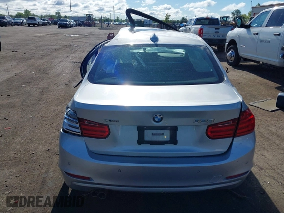 2014 BMW 3 Series 328i xDrive с VIN WBA3B5C55EF599510, выставлен на аукционе IAAI как лот 42333132 с пробегом 180 588 миль миль и . История ставок и продаж доступна на DreamBid. Изображение 15.