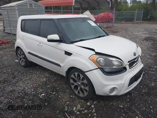 2013 Kia Soul ! with VIN KNDJT2A64D7570378, listed as a IAAI auction lot 41955532 with 214,564 mi miles. Bid and sale history available at carsss.com. Image 1.