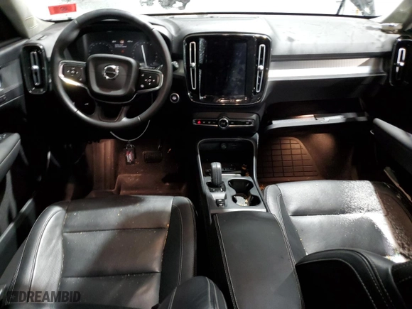 2021 Volvo XC40 Momentum with VIN YV4162UK2M2562967, listed as a Copart auction lot 85643554 with 25,497 mi miles and Salvage Title. Bid and sale history available at carsss.com. Image 8.