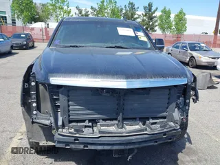 2018 Cadillac Escalade ESV Premium Luxury z VIN 1GYS4JKJ3JR160602, wystawiony jako IAAI lot #42075001 z przebiegiem 100 899 mil mil oraz . Historia ofert i sprzedaży dostępna na DreamBid. Obrazek 13.