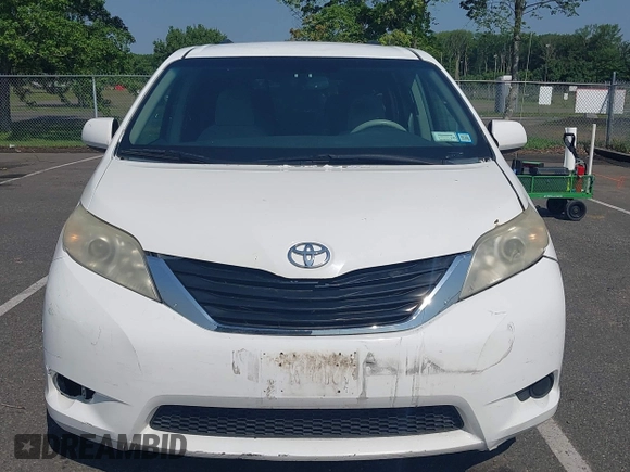 2011 Toyota Sienna LE AAS с VIN 5TDKK3DC7BS035000, выставлен на аукционе IAAI как лот 42571776 с пробегом 75 928 миль миль и . История ставок и продаж доступна на DreamBid. Изображение 12.