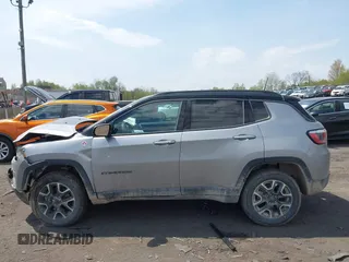 2020 Jeep Compass Trailhawk with VIN 3C4NJDDB4LT171685, listed as a IAAI auction lot 42168366 with 76,390 mi miles and . Bid and sale history available at DreamBid. Image 14.