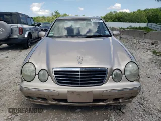 2001 Mercedes-Benz E 320 z VIN WDBJF65J71B372141, wystawiony jako Copart lot #61810695 z przebiegiem 211 131 mil mil oraz Czysty tytuł • Clean title. Historia ofert i sprzedaży dostępna na DreamBid. Obrazek 5.