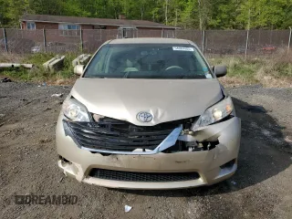 2014 Toyota Sienna LE AAS z VIN 5TDKK3DC2ES444056, wystawiony jako Copart lot #54064405 z przebiegiem 146 550 mil mil oraz Szkoda całkowita • Salvage title. Historia ofert i sprzedaży dostępna na DreamBid. Obrazek 5.
