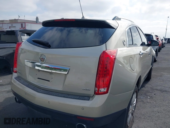 2015 Cadillac SRX Luxury Collection with VIN 3GYFNEE33FS548324, listed as a IAAI auction lot 42029979 with 70,372 mi miles. Bid and sale history available at carsss.com. Image 4.