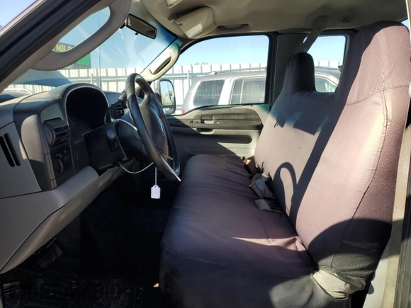 2005 Ford F-250 XL with VIN 1FTNX20575EC72208, listed as a Copart auction lot 80670874 with 215,484 mi miles and Salvage title. Bid and sale history available at DreamBid. Image 7.
