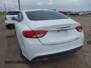 2015 Chrysler 200 S z VIN 1C3CCCBB6FN749700, wystawiony jako IAAI lot #42083999 z przebiegiem 122 143 mil mil oraz . Historia ofert i sprzedaży dostępna na DreamBid. Obrazek 3.