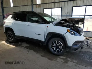 2024 Jeep Compass Trailhawk with VIN 3C4NJDDN1RT149839, listed as a Copart auction lot 61841965 with 29,038 mi miles and Clean title. Bid and sale history available at DreamBid. Image 4.