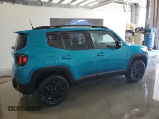 2022 Jeep Renegade Altitude z VIN ZACNJDE1XNPN73059, wystawiony jako Copart lot #56214685 z przebiegiem 56 666 mil mil oraz Szkoda całkowita • Salvage title. Historia ofert i sprzedaży dostępna na DreamBid. Obrazek 3.