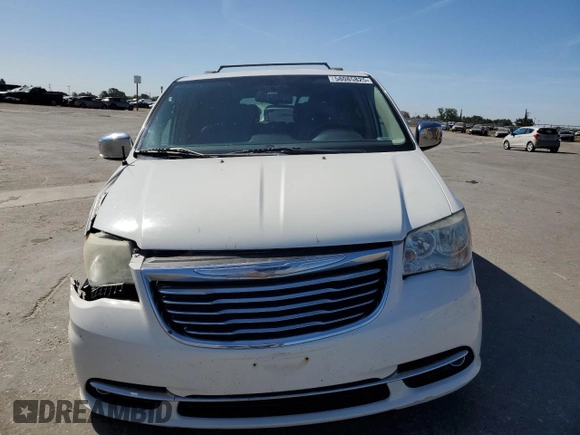 2011 Chrysler Town & Country Touring L z VIN 2A4RR8DG6BR702751, wystawiony jako Copart lot #58541045 z przebiegiem 170 144 mil mil oraz Szkoda całkowita • Salvage title. Historia ofert i sprzedaży dostępna na DreamBid. Obrazek 5.