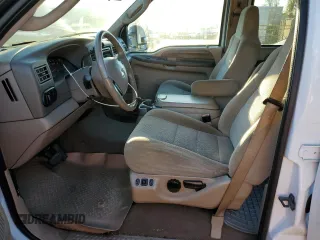 2004 Ford Excursion Special Serv z VIN 1FMSU41P54EA71019, wystawiony jako Copart lot #82715774 z przebiegiem 209 603 mil mil oraz Czysty tytuł • Clean title. Historia ofert i sprzedaży dostępna na DreamBid. Obrazek 7.