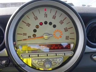 2008 MINI Hardtop with VIN WMWMF33568TT67727, listed as a IAAI auction lot 41985166 with 158,579 mi miles and . Bid and sale history available at DreamBid. Image 7.